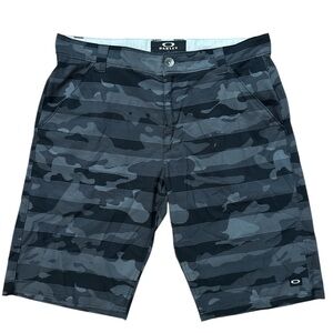 Oakley Men’s Black & Gray Camo Shorts Size 34 Fitted Athletic Outdoors Shorts